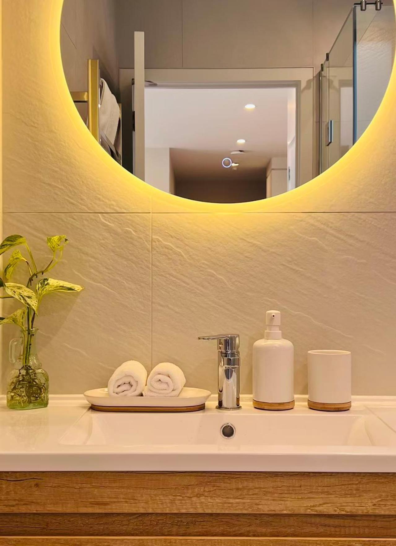 Villa 8 Ocean Rd Auckland